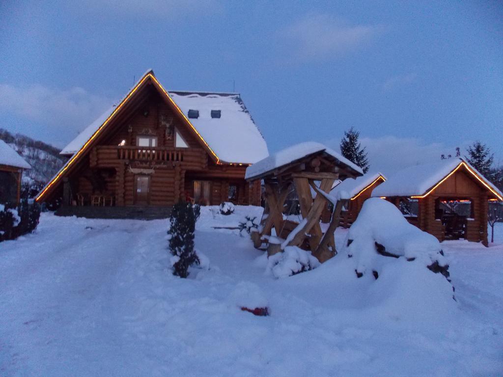 Vadul Lupilor Hotel Moisei Exterior photo